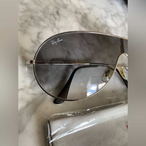 Ray-Ban Silver and Black Aviator Sunglasses - Picture 5 of 6